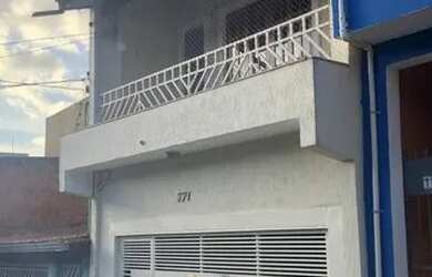 Imagem: A casa possui 2 Dormitórios, 2 Banheiros, 1 Vaga na garagem