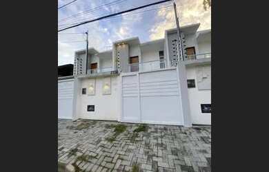 Imagem: A casa possui 2 Dormitórios, 2 Banheiros, 1 Vaga na garagem