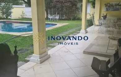 Imagem: A casa em condomínio possui 5 Dormitórios, 5 Banheiros, 3