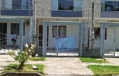 Imagem: A casa possui 3 Dormitórios, 2 Banheiros, 1 Vaga na garagem