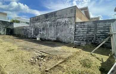 Imagem: O terreno possui 450m² de Área e está localizado em Ponta