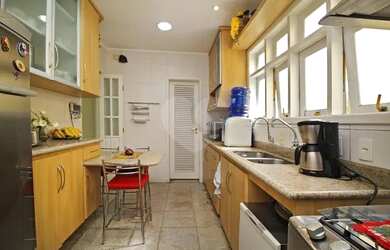 Imagem 9: Sobrado para venda possui 238 metros quadrados com 3 quartos em Planalto Paulista - São Pa