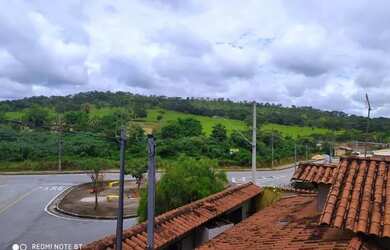 Imagem: A casa possui 4 Dormitórios, 3 Banheiros, 2 Vagas na garagem