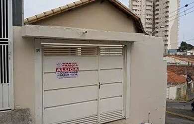 Imagem: A casa possui 3 Dormitórios, 1 Banheiro, 1 Vaga na garagem