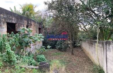 Imagem: A casa possui 3 Dormitórios, 1 Banheiro, 4 Vagas na garagem