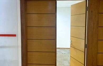 Imagem: O depósito possui 5 Vagas na garagem, 220m² de Área e está