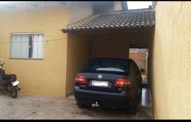 Imagem: A casa possui 2 Dormitórios, 1 Banheiro, 1 Vaga na garagem
