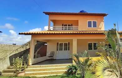 Imagem: A casa possui 4 Dormitórios, 2 Banheiros, 3 Vagas na garagem