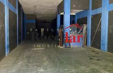 Imagem: O depósito possui 1 Vaga na garagem, 200m² de Área e está