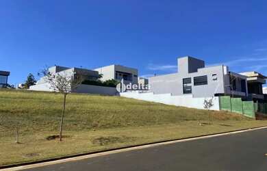 Imagem 2: Terreno em condominio Alphaville I disponível para venda no bairro Granja...