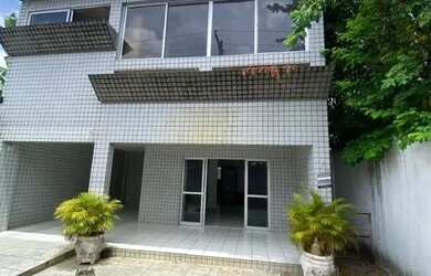 Imagem: A casa possui 5 Dormitórios, 5 Banheiros, 2 Vagas na garagem