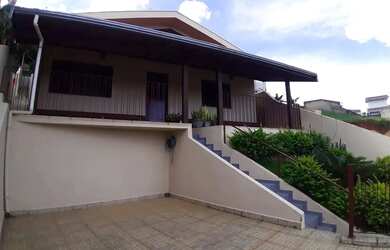 Imagem: A casa possui 2 Dormitórios, 2 Banheiros, 1 Vaga na garagem