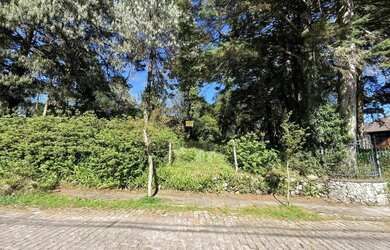 Imagem: O terreno possui 800m² de Área e está localizado em Suzana