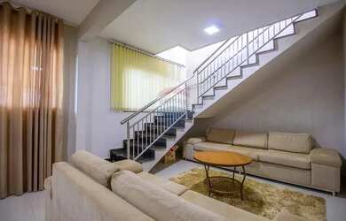 Imagem: A casa possui 5 Dormitórios, 5 Banheiros, 4 Vagas na garagem