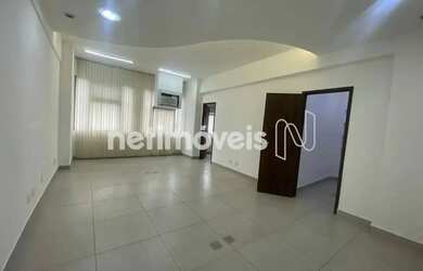 Imagem: O depósito possui 1 Vaga na garagem e 61m² de Área e está