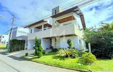 Imagem: A casa em condomínio possui 5 Dormitórios, 5 Banheiros, 2