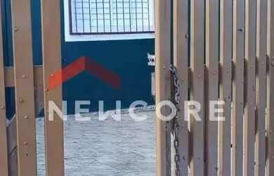 Imagem: A casa possui 2 Dormitórios, 2 Banheiros, 2 Vagas na garagem