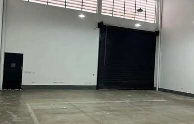 Imagem 3: Galpão Comercial de 288m² para Locação em Cotia-SP, Jardim Fontana...