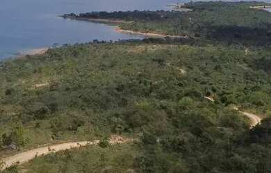 Imagem: O terreno possui 30.000m² de Área e está localizado em Três