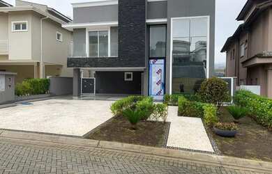 Imagem: A casa em condomínio possui 2 Dormitórios, 5 Banheiros, 4