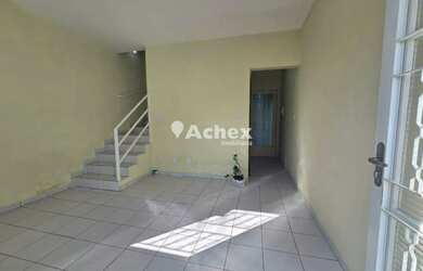 Imagem: A casa possui 2 Dormitórios, 1 Banheiro, 2 Vagas na garagem