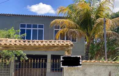 Imagem: A casa possui 5 Dormitórios, 3 Banheiros, 3 Vagas na garagem