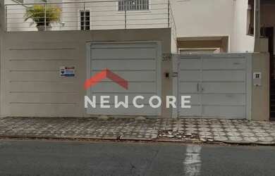 Imagem: A casa possui 3 Dormitórios, 4 Banheiros, 4 Vagas na garagem