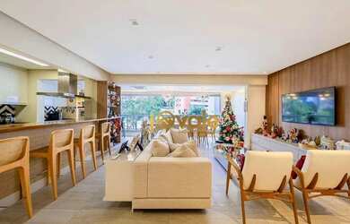 Imagem: O apartamento possui 4 Dormitórios, 5 Banheiros, 3 Vagas na