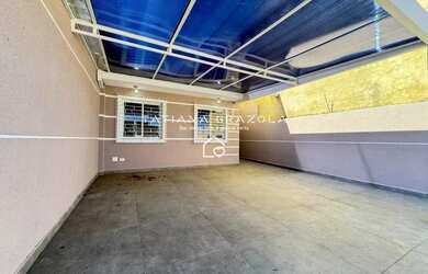 Imagem: A casa possui 3 Dormitórios, 2 Banheiros, 2 Vagas na garagem