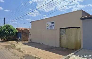 Imagem: A casa possui 2 Dormitórios, 1 Banheiro, 1 Vaga na garagem