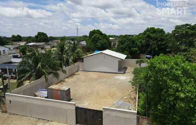 Imagem: A casa possui 3 Dormitórios, 2 Banheiros, 4 Vagas na garagem