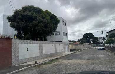 Imagem: O apartamento possui 4 Dormitórios, 1 Banheiro, 3 Vagas na