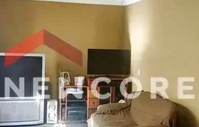 Imagem: A casa possui 3 Dormitórios, 3 Banheiros, 2 Vagas na garagem