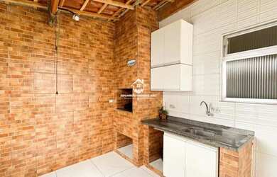 Imagem: A casa possui 3 Dormitórios, 3 Banheiros, 2 Vagas na garagem