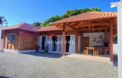 Imagem: A casa possui 3 Dormitórios, 3 Banheiros, 3 Vagas na garagem