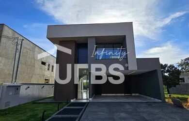 Imagem: A casa em condomínio possui 4 Dormitórios, 5 Banheiros, 2