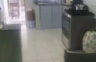 Imagem: A casa possui 3 Dormitórios, 2 Banheiros, 3 Vagas na garagem