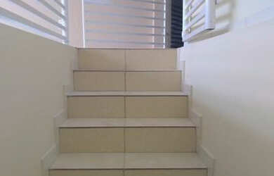 Imagem: A casa possui 3 Dormitórios, 3 Banheiros, 1 Vaga na garagem