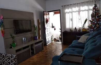 Imagem: A casa possui 2 Dormitórios, 1 Banheiro, 1 Vaga na garagem