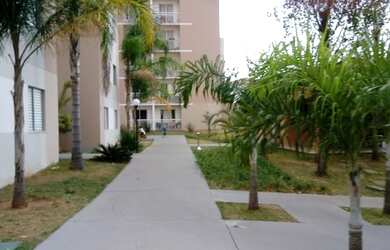 Imagem: O apartamento possui 2 Dormitórios, 1 Banheiro, 1 Vaga na garagem