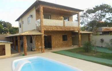 Imagem: A casa possui 4 Dormitórios, 4 Banheiros, 4 Vagas na garagem