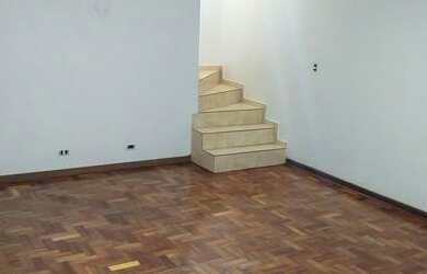 Imagem: A casa possui 4 Dormitórios, 4 Banheiros, 2 Vagas na garagem