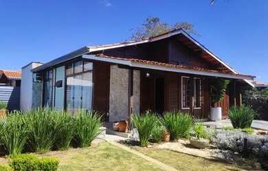 Imagem: A casa em condomínio possui 4 Dormitórios, 3 Banheiros, 1