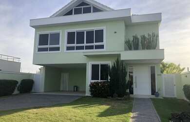 Imagem: A casa em condomínio para alugar possui 5 Dormitórios, 5 Banheiros