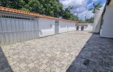 Imagem: A casa em condomínio possui 5 Dormitórios, 5 Banheiros, 5