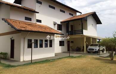 Imagem: A casa em condomínio possui 5 Dormitórios, 5 Banheiros, 5