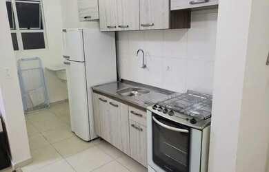 Imagem: O apartamento possui 2 Dormitórios, 1 Banheiro, 1 Vaga na garagem