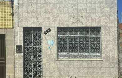 Imagem: A casa possui 3 Dormitórios, 2 Banheiros, 200m² de Área e