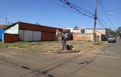 Imagem: O terreno possui 360m² de Área, Imóvel novo e está localizado