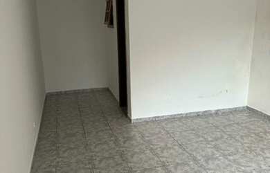 Imagem: A casa possui 3 Dormitórios, 2 Banheiros, 5 Vagas na garagem